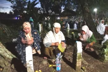 Berkah Lebaran! Juru parkir dadakan di TPU Lombok Tengah raup rezeki