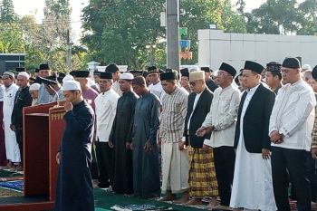 Bupati Belitung-Wabup Belitung shalat Idul Fitri 1447 Hijriah bersama ratusan masyarakat
