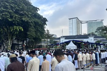 Ribuan Warga Bandung Padati Balai Kota Shalat Id 1447 H
