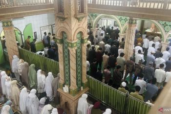 Salat Id digelar di tengah jejak sisa banjir di Agam