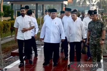 Prabowo celebrates Eid with flood survivors in Aceh Tamiang
