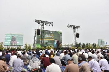 Ratusan orang shalat Id di Plaza Masjid Apung Ancol