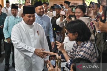 Politik kemarin, open house Istana hingga wacana kurangi gaji menteri