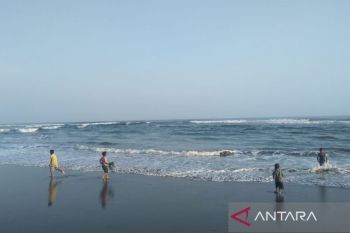 BMKG: Waspada potensi hujan & gelombang pantai selatan Jateng hari ini