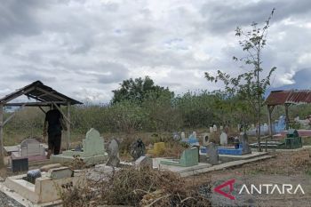 Warga Sigi manfaatkan libur Lebaran untuk ziarah ke makam