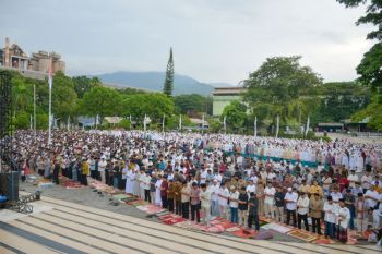 Dari Takbir ke Peradaban: Makna Idul fitri di Plaza PT Semen Padang