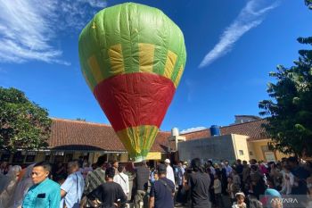 "Ngapungkeun" Balon, cara warga Garut merawat kebersamaan saat Lebaran