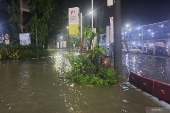 Genangan di Terminal Kampung Rambutan tak ganggu operasional