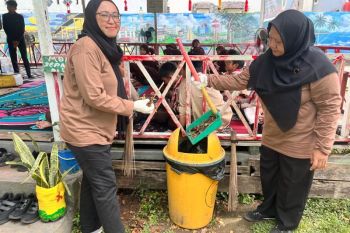 Asmo Kalbar dan SDIT Al Karima peringatan hari peduli sampah nasional