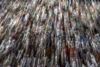 Shalat Idul Fitri di Stadion Pakansari Bogor