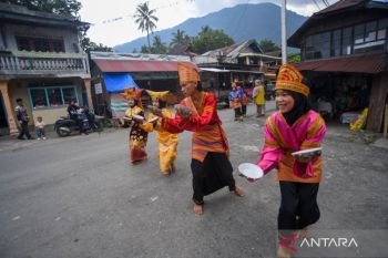 Malalo Sumbar sambut perantau dengan tari jadi "trauma healing" remaja