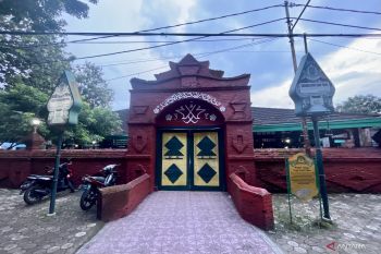 Masjid Agung Cirebon jadi tempat singgah musafir di akhir Ramadhan