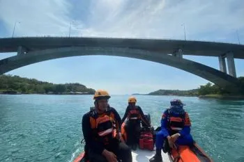 SAR gabungan cari pria lompat ke laut dari Jembatan Barelang