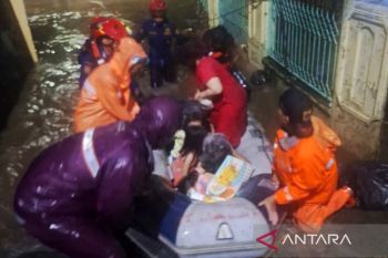 Enam warga yang terdampak banjir di Cibubur dievakuasi