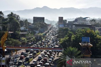Libur Lebaran, jalur wisata Puncak padat