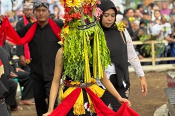 Seblang Olehsari Banyuwangi digelar tujuh hari berturut-turut