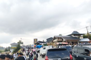 Arus balik di kawasan objek wisata Danau Diatas alami kemacetan