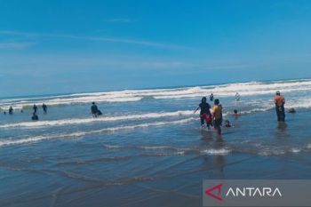 Kunjungan wisatawan Pantai Parangtritis tembus 50 ribu orang selama libur Lebaran