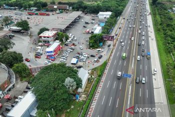 Rekayasa lalu lintas contraflow diterapkan di Tol Jakarta-Cikampek saat arus balik Lebaran 2026