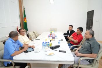 Polres Flores Timur gelar vaksinasi untuk ratusan warga di Pulau Adonara