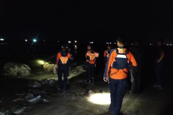 Tim SAR cari remaja tenggelam di pantai Bintaro Lampung Selatan