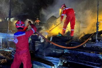 Diduga akibat bakar sampah, satu rumah ludes terbakar di Malinau