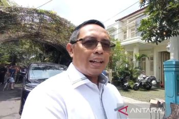 Hasan Nasbi pastikan pemerintah upayakan sumber lain untuk penuhi kebutuhan BBM