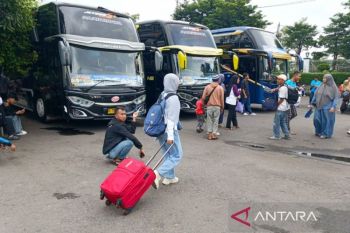 Kemenhub berangkatkan 12 unit bus pada arus milir dari Terminal Tirtonadi