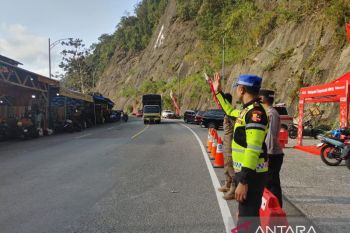 Polisi pertahankan rekayasa arus jaga kelancaran jalur Sumbar-Riau