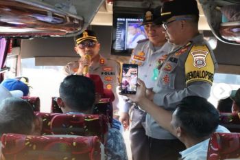 Polres Tanah Laut fasilitasi arus balik gratis berangkatkan 25 penumpang