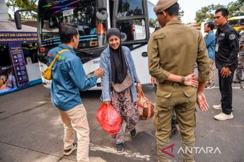 Pendataan pendatang saat arus balik di Bandung