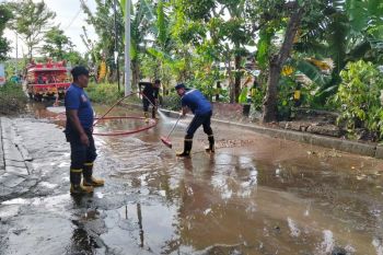 Siaga penuh! Damkar Mataram turunkan armada di lokasi Lebaran Topat