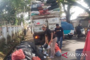 DLH Cianjur mengangkut 1.725 ton sampah libur hari raya