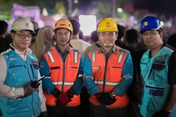 Petugas PLN rela siaga 24 jam demi keandalan kelistrikan selama Idul Fitri