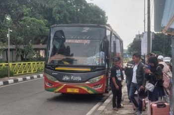 Kedatangan penumpang di Kampung Rambutan melandai pada H+5 Lebaran