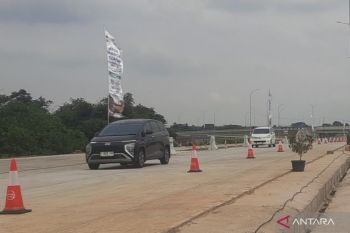 Pemilir menikmati pengalaman melintas di Tol Japek Selatan