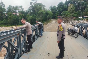 Kawat spi jembatan bailey di lokasi bencana Palembang Agam dicuri