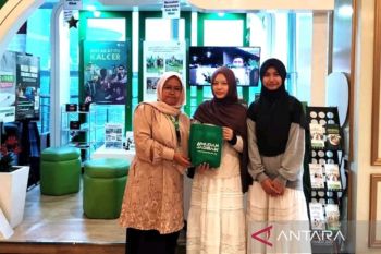 Pelajar RI di Kuala Lumpur serahkan donasi untuk korban bencana Sumatera