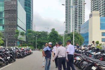 Sudinhub Jakbar tegur jukir patok tarif tinggi berdalih THR