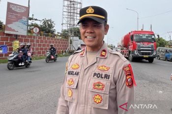 Arus Simpang Jomin arah Jakarta ramai dilintasi pemilir pada sore