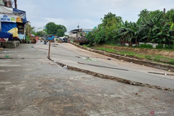 Jalan ambles di Pulogadung hambat mobilitas pengendara sejak Lebaran
