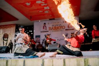 Pemkot Pariaman tampilkan atraksi budaya tradisional dalam Piaman Barayo 2026