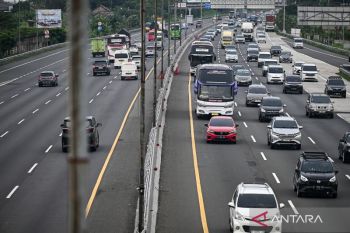 Volume kendaraan di GT Cikatama naik saat diskon tarif tol berlaku