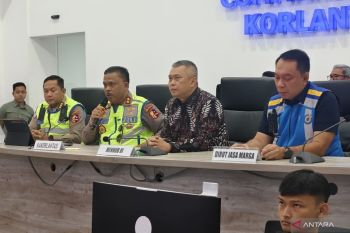 Petugas berlakukan "one way" lokal di KM 132-KM 70