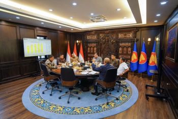 Seskab Teddy hadiri rapat kebijakan energi dan stimulus ekonomi