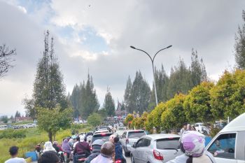 Objek wisata Danau Diatas masih ramai dikunjungi wisatawan hari ke tujuh Lebaran