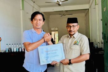 Anggota DPD beri penghargaan ke polisi selamatkan warga saat banjir