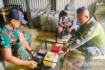 Yonif 511/DY perbaiki fasilitas SMP Negeri Balingga Lanny Jaya