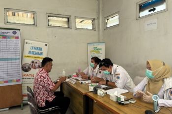Ratusan pengemudi bus lakukan cek kesehatan di Terminal Tanjung Priok