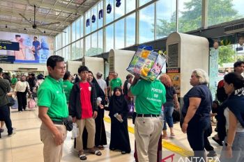 Porter Stasiun Pasar Senen raup penghasilan lebih selama Lebaran